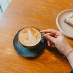Estudo Aponta Relação Entre Consumo de Café e Melhor Desempenho Cognitivo em Pacientes com Parkinson