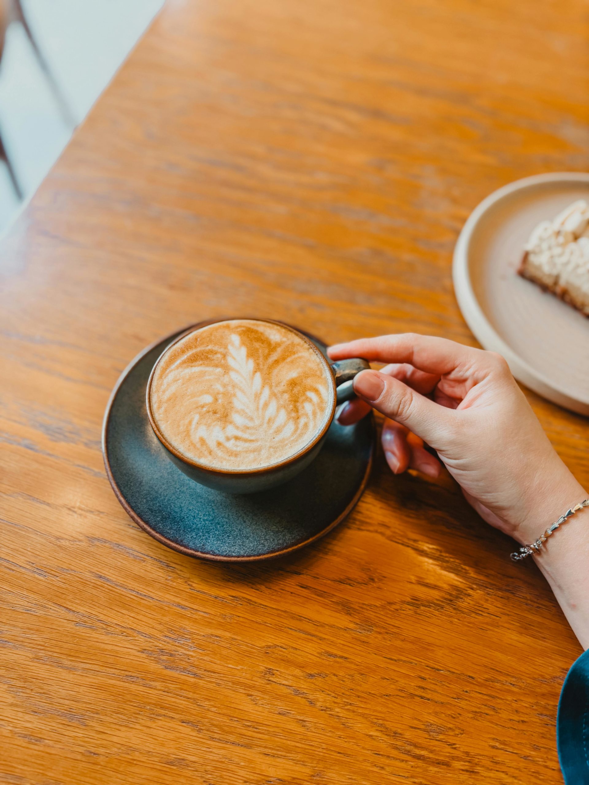 Estudo Aponta Relação Entre Consumo de Café e Melhor Desempenho Cognitivo em Pacientes com Parkinson