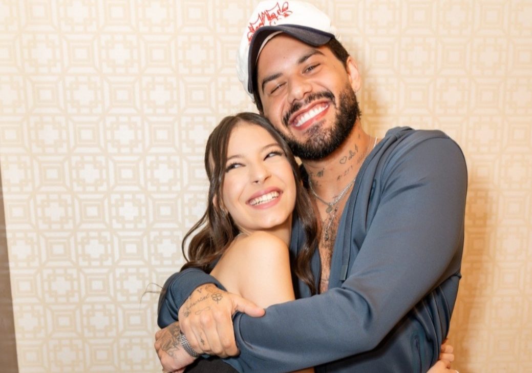 ATRIZ CAPIXABA MAJU SOARES COMEMOROU.SEUS 15 ANOS AO LADO DO CANTOR .ZÉ.FELIPE E MELODY