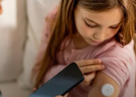 Tecnologia que Salva Vidas Também Exige Atenção: Crescem Casos de Problemas de Pele em Jovens com Diabetes